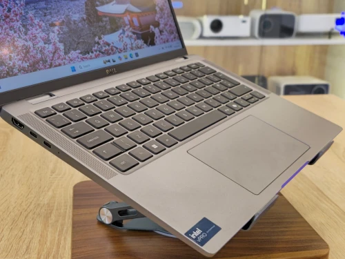 DELL  LATITUDE 7450  ULTRA-5 16G 256G SSD 14INCH FHD+ TACTIL ETAT 10/10