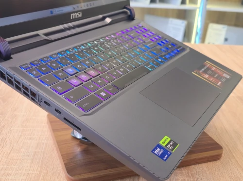( VENDU ) MSI VECTOR 16HX AI A2XWIG 2025 ULTRA 9 255HX 32G 1T SSD RTX 5080 16G 16" QHD 240HZ