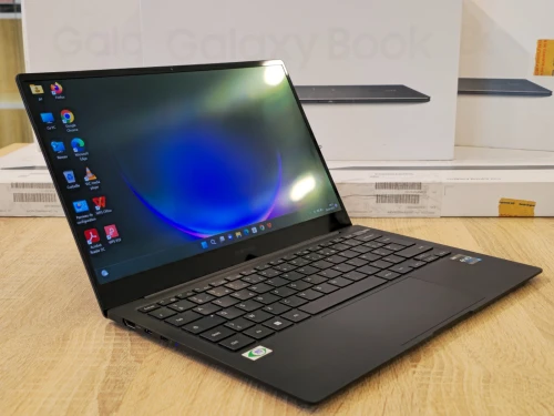SAMSUNG GALAXY BOOK 2 PRO I5-1240P 8G 256G SSD 13.3'' FHD AMOLED WIN11 SOUS EMBALLAGE