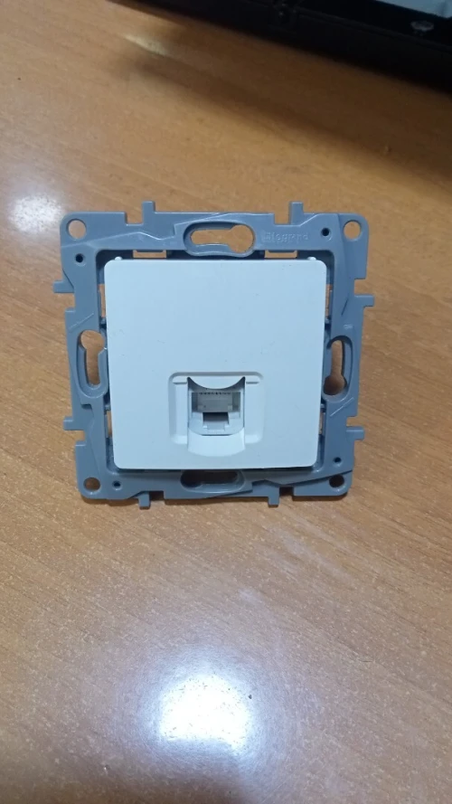 Prise RJ45 Cat.6 encastrable LEGRAND