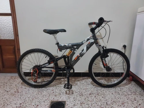Vélo b'twin 20 pouce anfant 6-9 ans