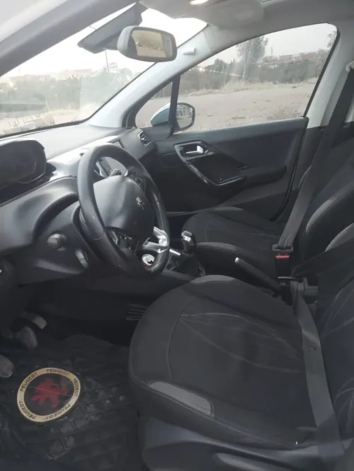 Peugeot 208 2015 Allure Facelift