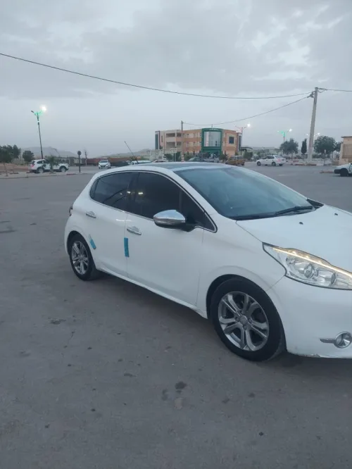 Peugeot 208 2015 Allure Facelift