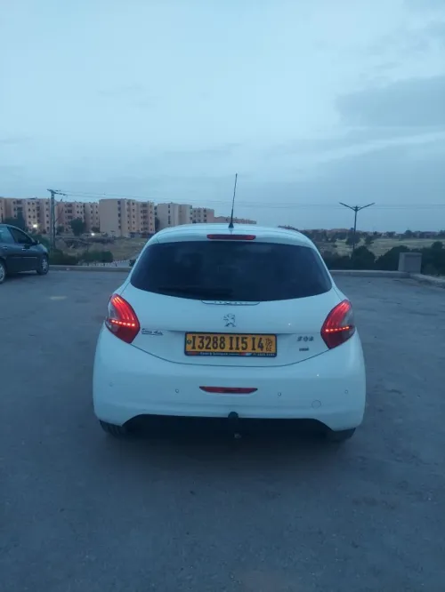 Peugeot 208 2015 Allure Facelift