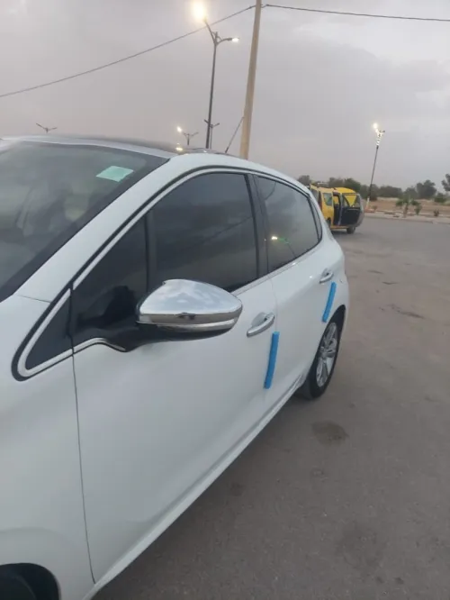 Peugeot 208 2015 Allure Facelift