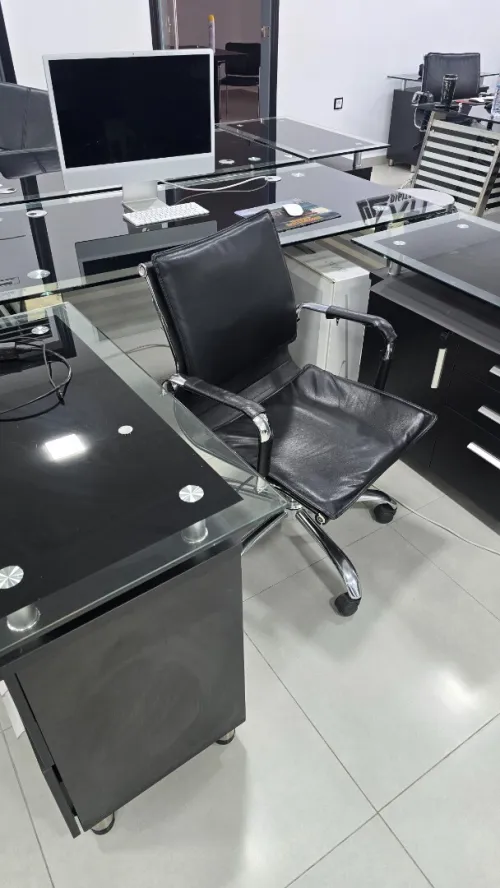 Lot complet : 10 bureaux + caissons + 10 chaises