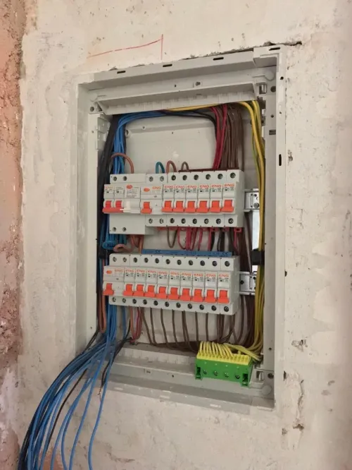 électricien bâtiment et industrielle 