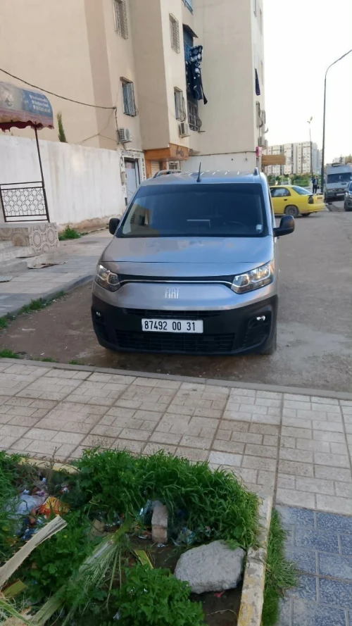 Fiat Doblo 2024 2 place italien