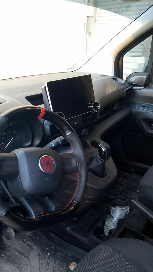 Fiat Doblo 2024 2 place italien