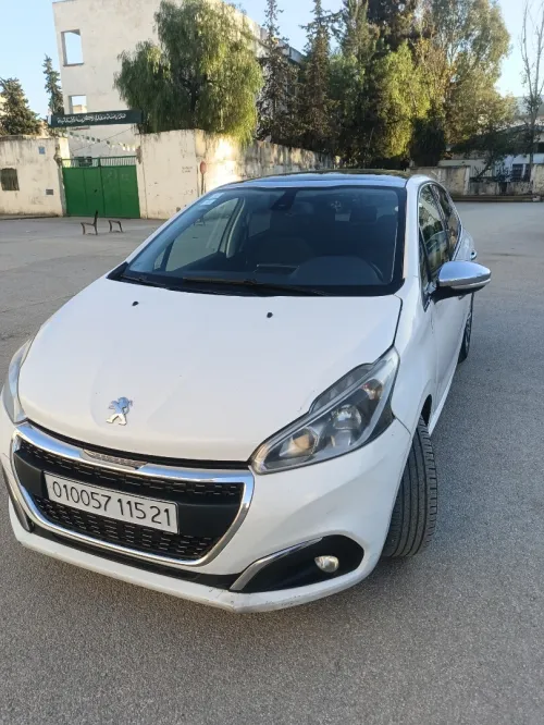 Peugeot 208 2015 Allure Facelift