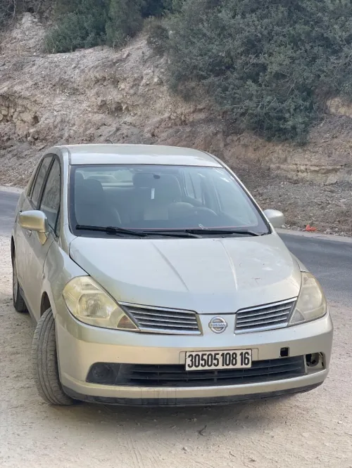 Nissan Tiida 4 portes 2008 Tiida 4 portes