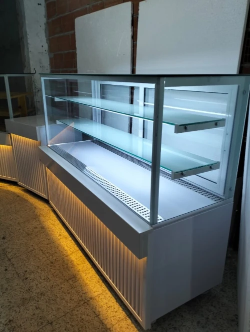Matériel pâtisserie NEUF (jamais utilisé) /   كونطوار باتيسري