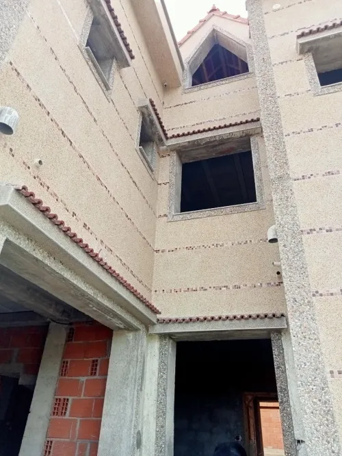 Revêtement et traitement de façade en mignonette et Grain de marbre 