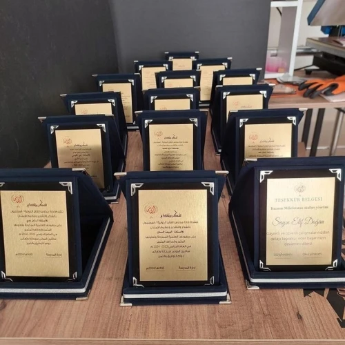 decoupe laser et fraisage (CNC) Trophée pour toutes occasions