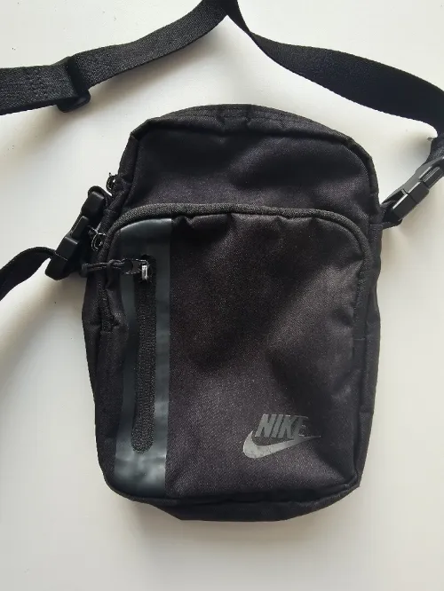 Nike Sacoche Elemental Premium (Caba)