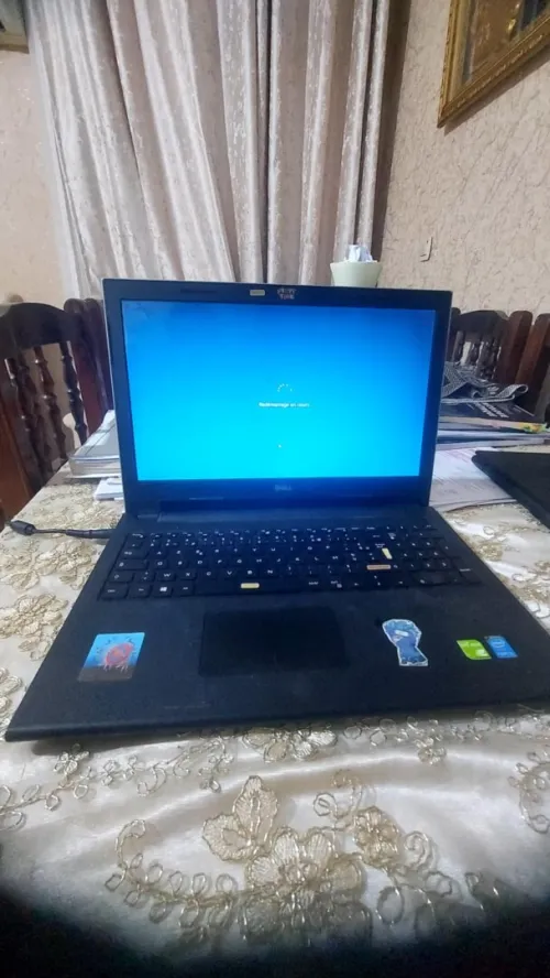 PC dell i5 5eme Gen / 04 G Ram / disque 256 SDD / écran 15 ''