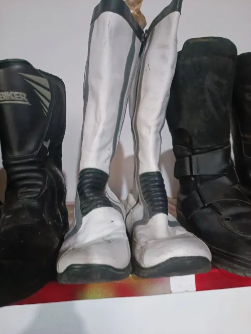 Les Boots spécial moto . Voir en bas la liste des modèles avec prix
