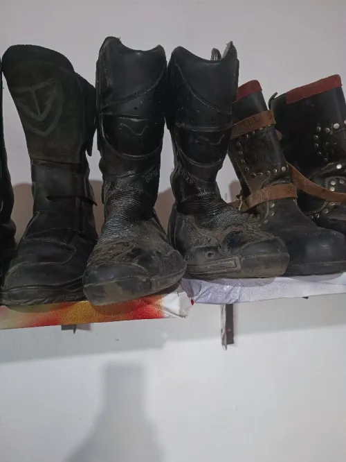 Les Boots spécial moto . Voir en bas la liste des modèles avec prix