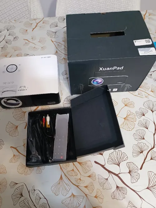 Mini projecteur LCD XuanPad, modèle V30 ( data show) neuf