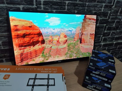 Offre Exceptionnelle : Téléviseur Géant 32 pouces + Support mural + Démo Géant