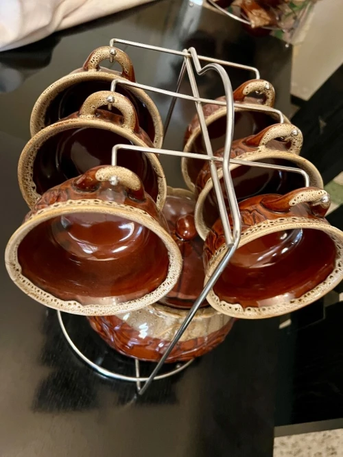 Lustre et vaisselle neuve