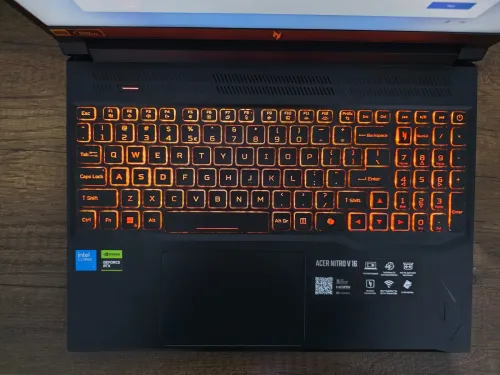 ACER NITRO V16 Core 7 240 RTX 5060 8GB