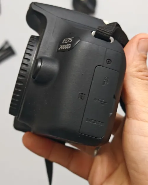 Canon 2000d. État neuf. 4k clics