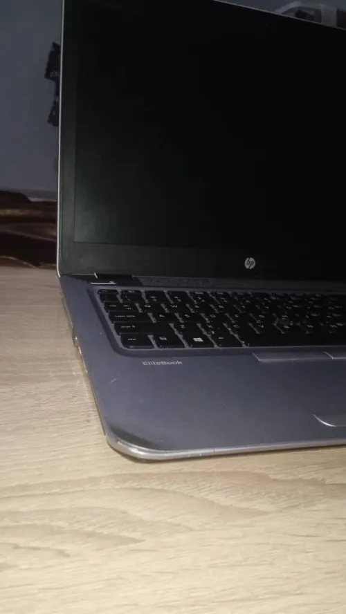 HP EliteBook i5 6200U 8G 256 SSD 12.5" HD graphics 520