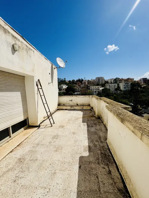 Location Appartement Niveau de villa F5 Alger Hydra