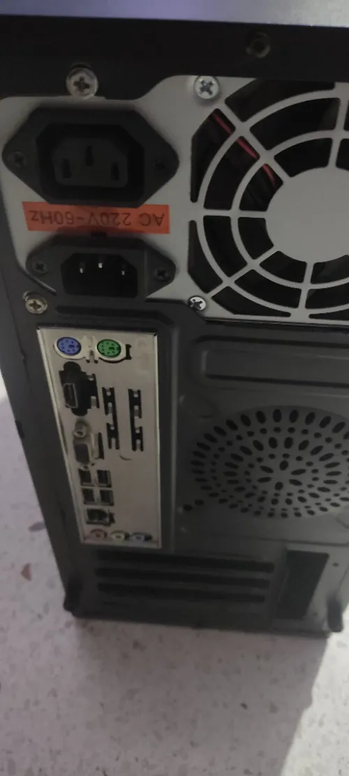 CPU i3 M 370, RAM 4G DDR3, HDD 80G, Ecran 20", OS Linux Mint