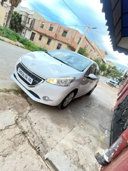 Peugeot 208 2014 Silver Line