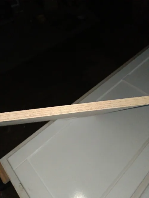Placard en bois rauge couleur blanche 2.40m hauteur/2m largeur.