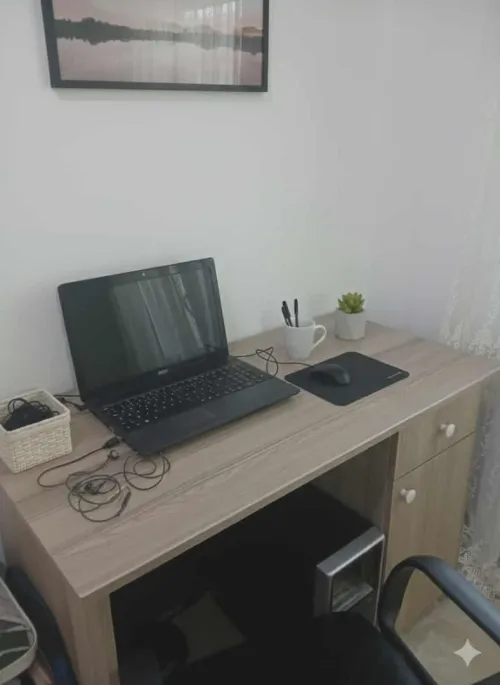 bureau pour micro et armoir pour enfant et armoir pour chaussure etat moyen