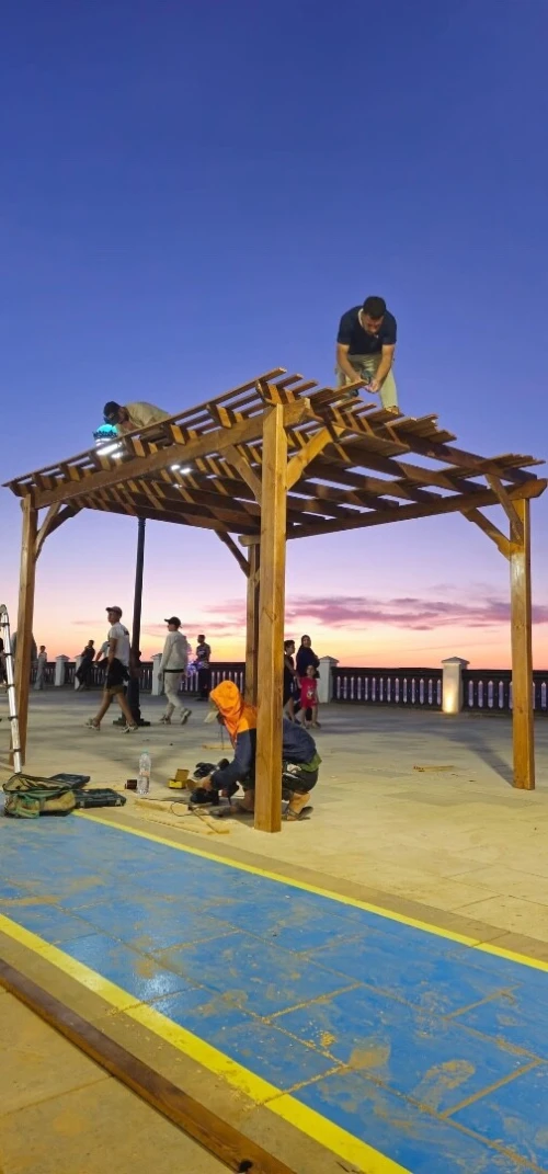 Pergola en bois rouge