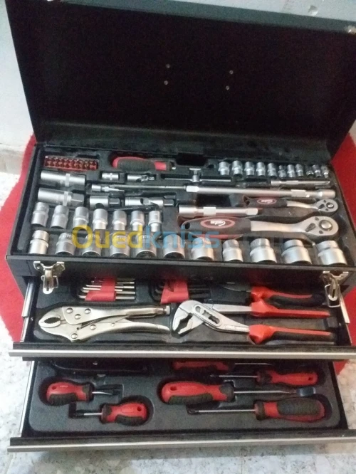 Caisse a outils toute neuve