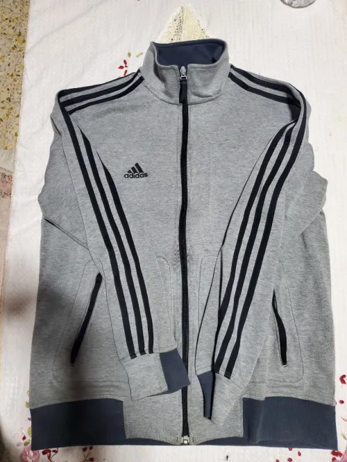 Des vetements Originaux venu des USA ( PUMA, ADIDAS, UNDER ARMOR, LEVI'S...)