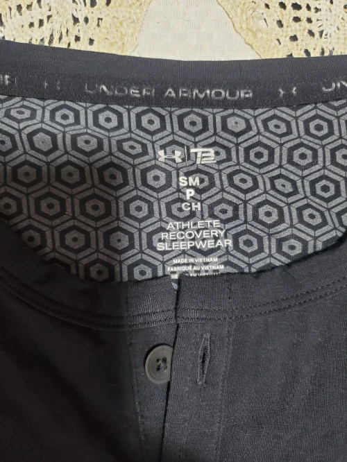 Des vetements Originaux venu des USA ( PUMA, ADIDAS, UNDER ARMOR, LEVI'S...)