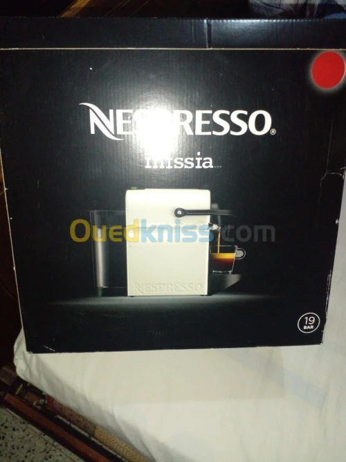 Machine a café NESPRESSO