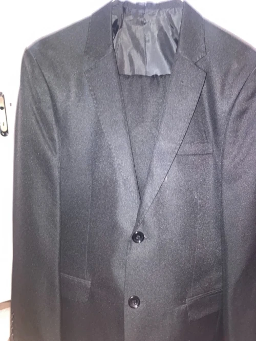 Costume noir la taille 46