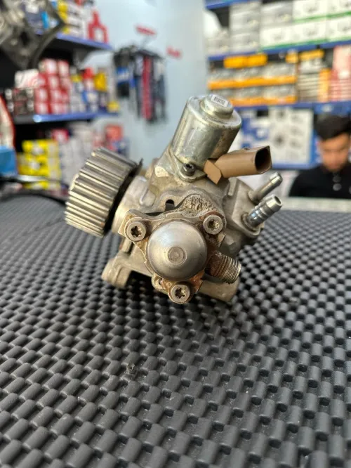 POMPE INJECTION HP DOSEUR 04B130755H  VAG 