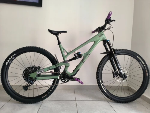 Vélo yt Jeff st core 3 2024