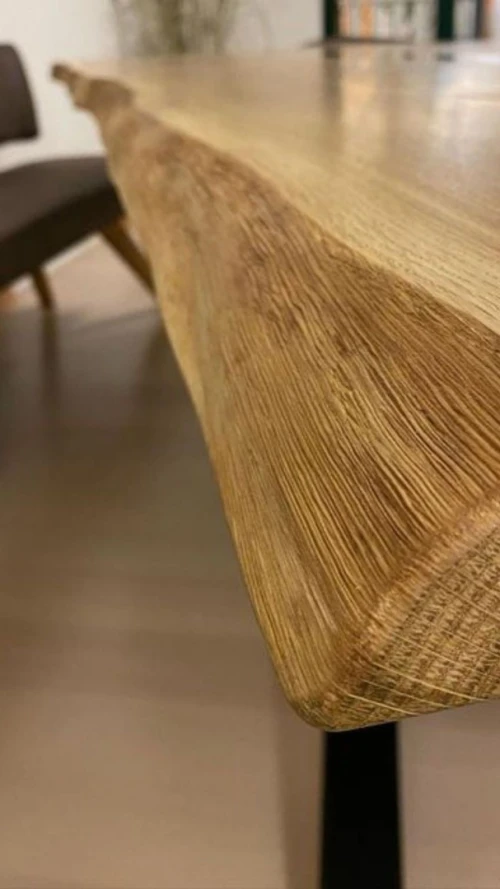 Table modern irrégulière 