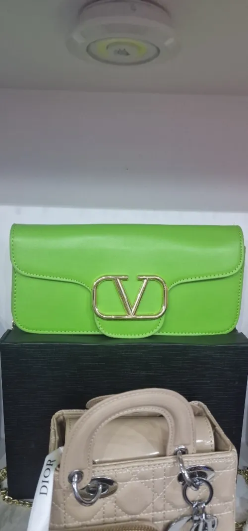 Prada chanelle Gutti Valentino hermes luis vitton