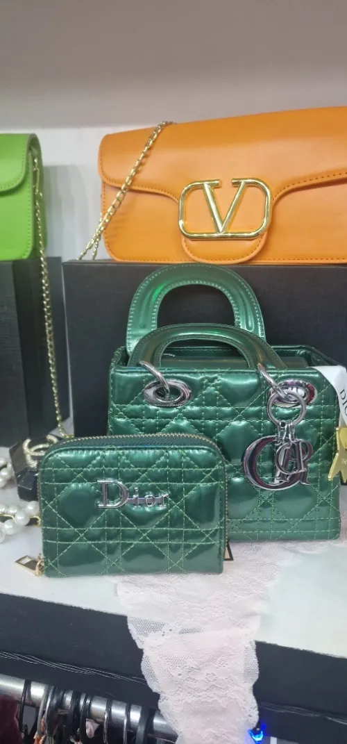 Prada chanelle Gutti Valentino hermes luis vitton