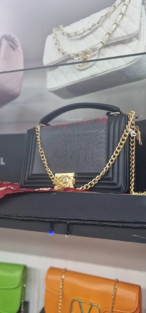 Prada chanelle Gutti Valentino hermes luis vitton