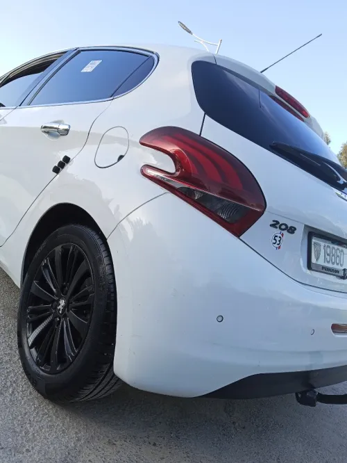 Peugeot 208 2015 Allure Facelift