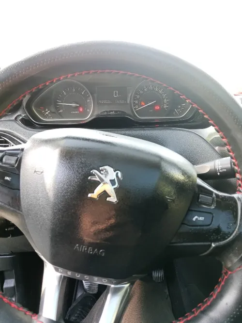 Peugeot 208 2015 Allure Facelift