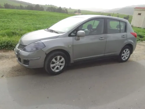 Nissan Tiida 4 portes 2009 