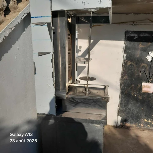 Machine chawerma avec table
