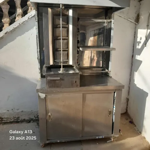 Machine chawerma avec table